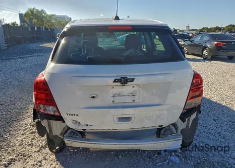 2017 Chevrolet Trax Ls z USA, uszkodzony, nr VIN KL7CJKSB3HB104581